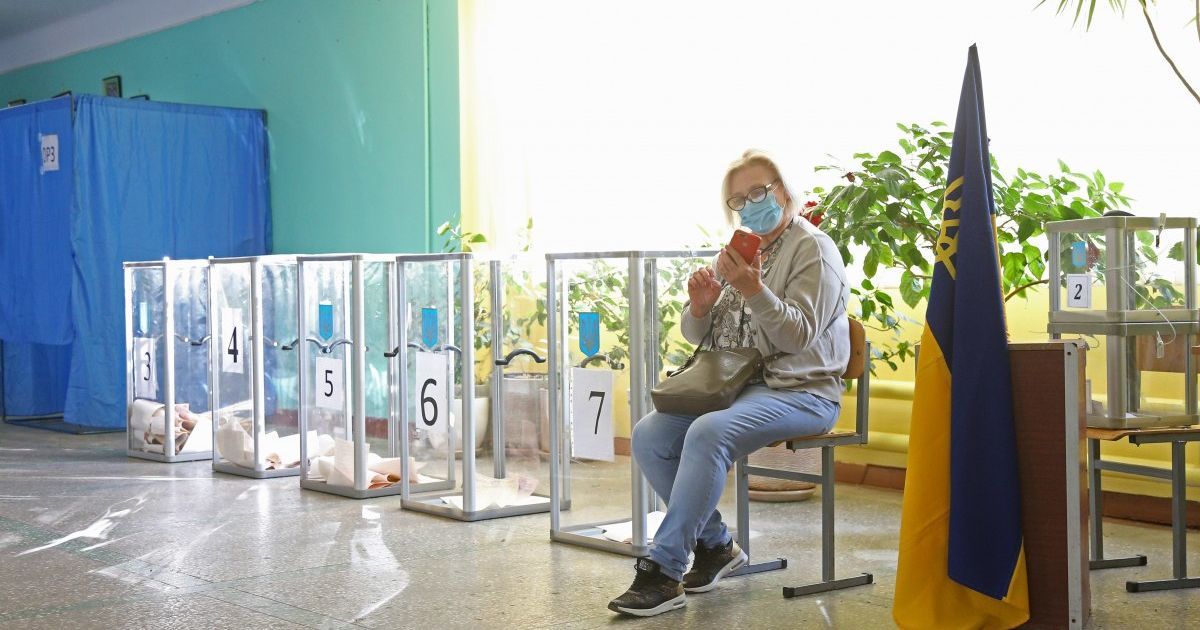 Другий тур місцевих виборів: попередні результати голосування за мерів