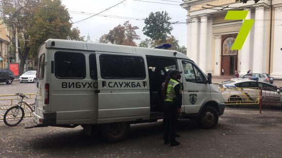 В Одесі поліцейські шукають вибухівку на виборчій дільниці (фото)