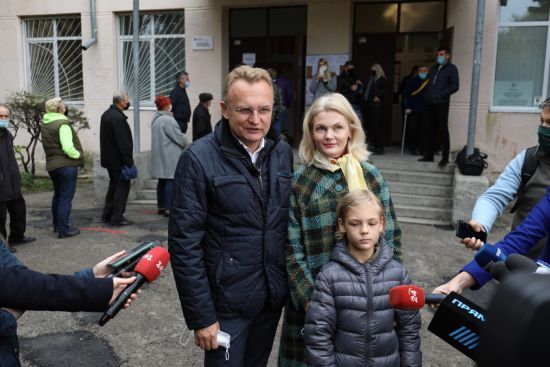 Садовий знайшов український паспорт і знову зібрався на дільницю