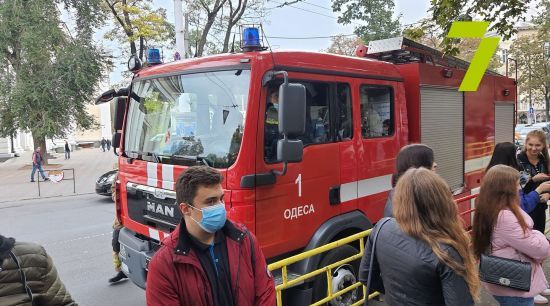 В Одесі на чотирьох виборчих дільницях шукають вибухівку