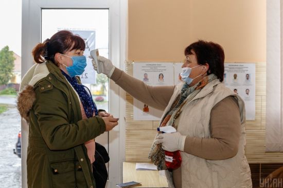 В лікарнях і вдома: як голосували хворі на коронавірус громадяни