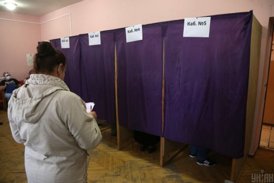 Місцеві вибори у "червоній" зоні: які були особливості голосування у найбільш небезпечних регіонах
