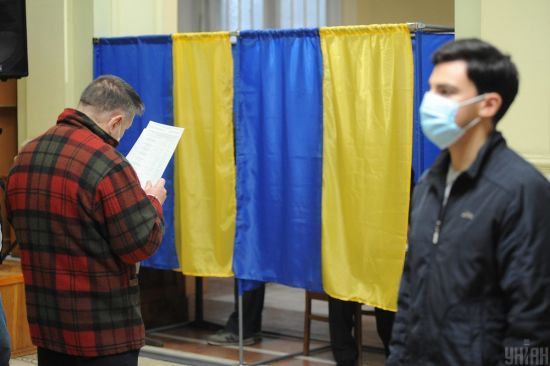 У Хмельницькому на місцевих виборах перемагає чинний мер від "Свободи" - дані екзит-полу