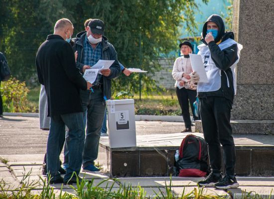 Опитування Зеленського: що відповіли українці на 5 запитань президента — дані екзит-полу