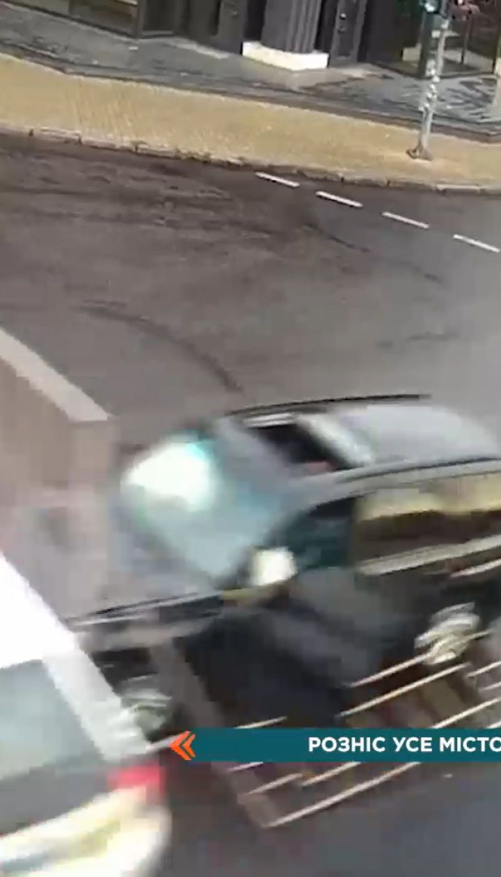 Неадекватний водій з Одеси: чому він спричинив аварію та протаранив поліцейський автомобіль