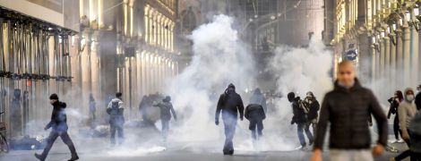 В Італії через масові протести проти "коронавірусного" карантину поліція застосувала сльозогінний газ