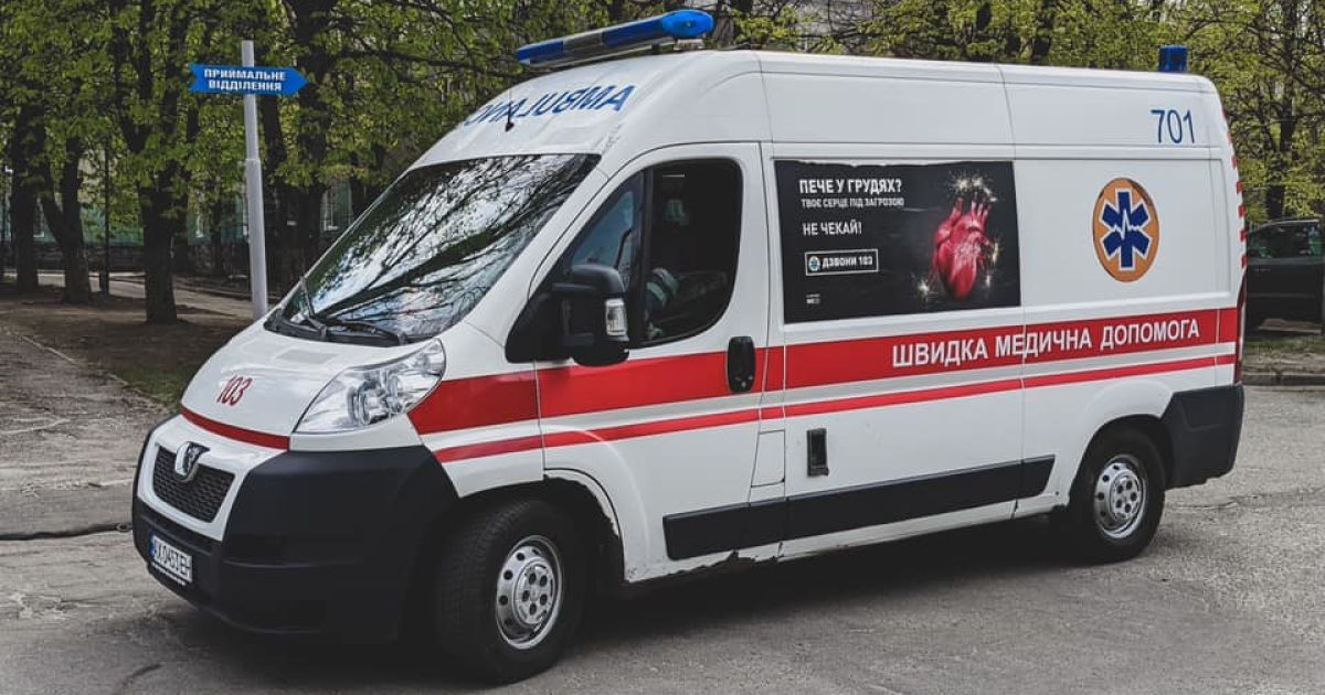 Врач объяснил, почему тяжелых пациентов с COVID-19 скорые везут в больницы, в которых нет мест