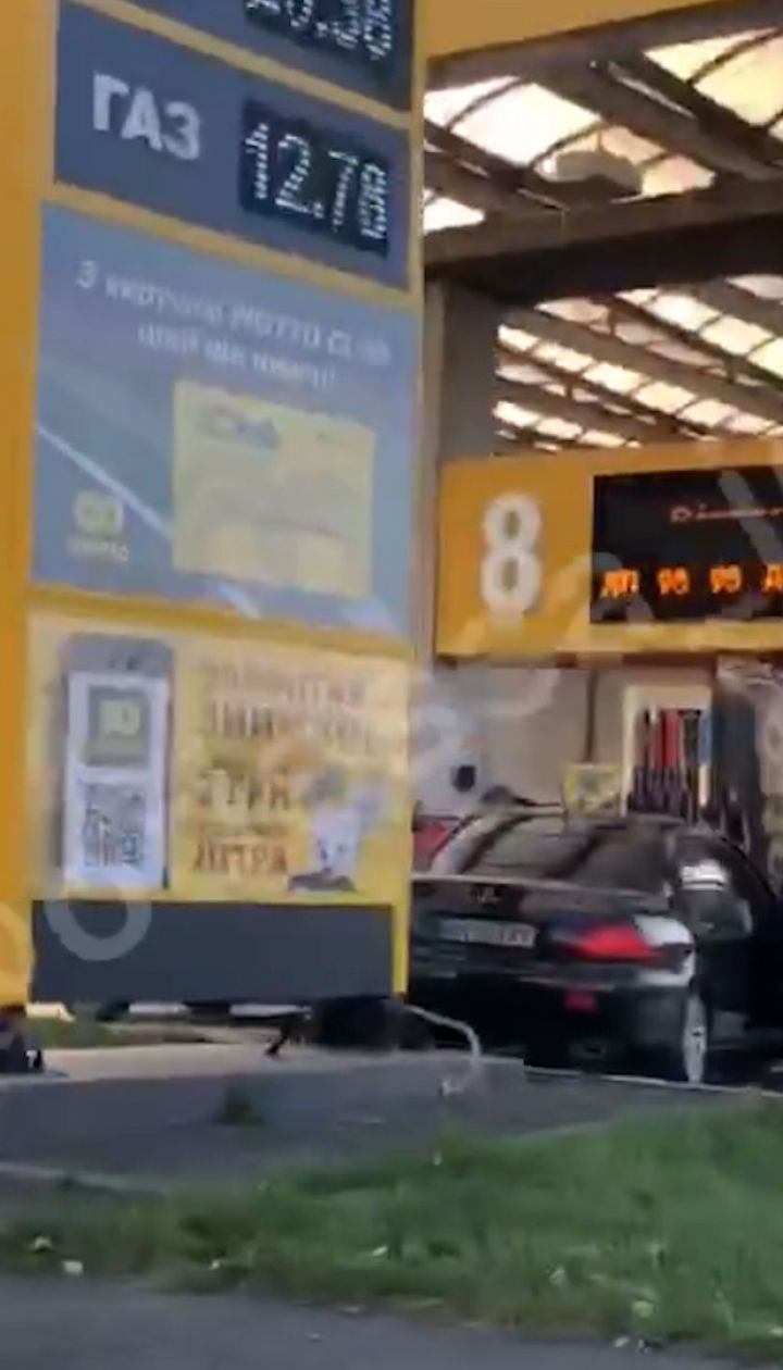 В Одессе автомобиль влетел прямо в бензоколонку