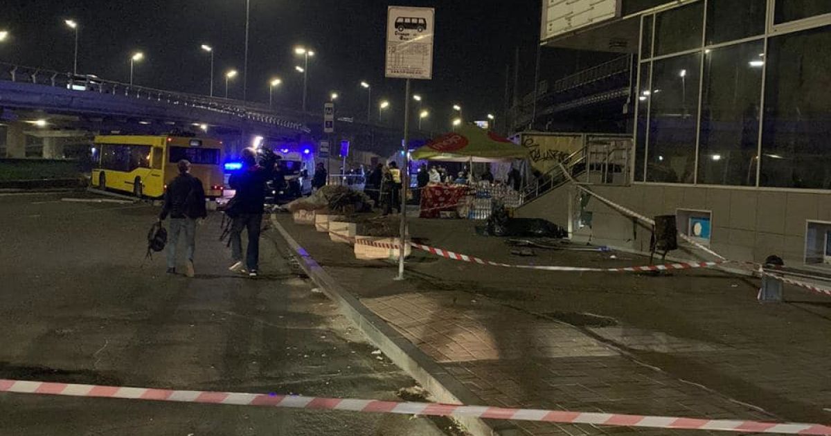У Києві автобус виїхав на тротуар, де були люди: що відомо про постраждалих та загиблого