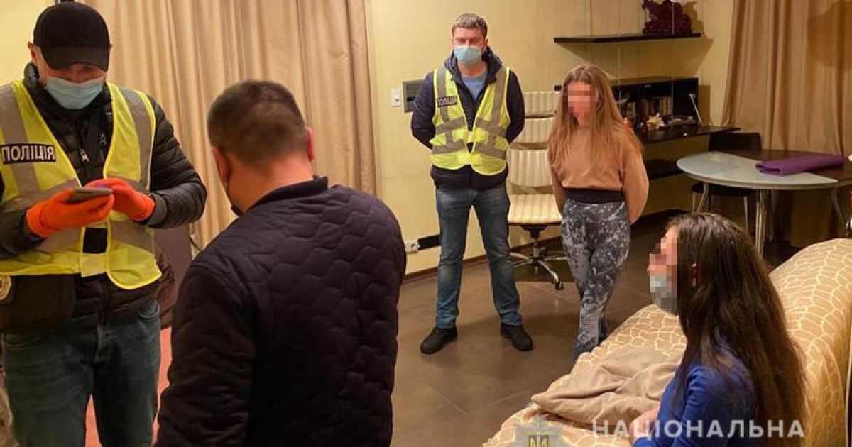 Секс-услуги от 700 гривен в час: в центре Киева под видом салона массажа работал бордель