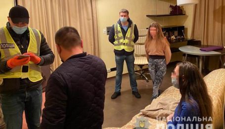 Секс-услуги от 700 гривен в час: в центре Киева под видом салона массажа работал бордель