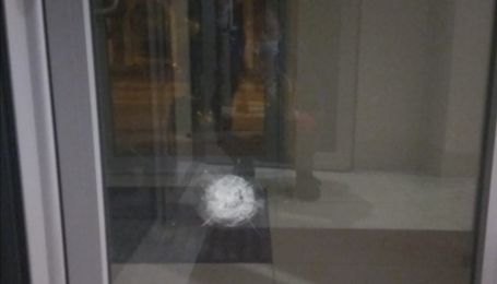В Харькове неизвестные обстреляли Почетное консульство Азербайджана