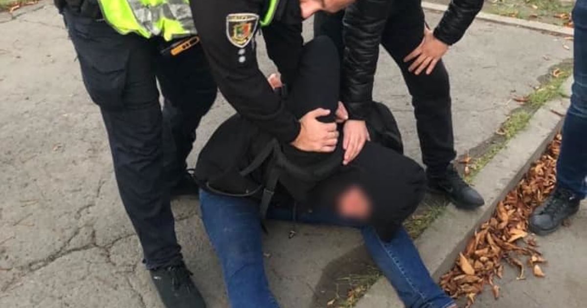 У Кривому Розі чоловік ножем вбив двох людей та ще п'ятьох поранив