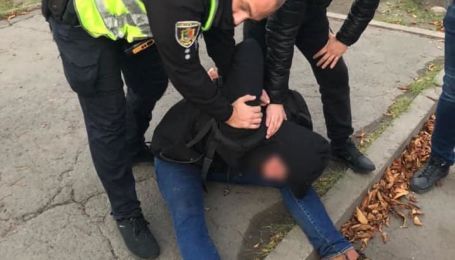 У Кривому Розі чоловік ножем вбив двох людей та ще п'ятьох поранив