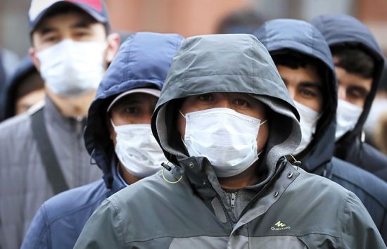 Почти вдвое: в России резко сократили квоты на мигрантов для регионов