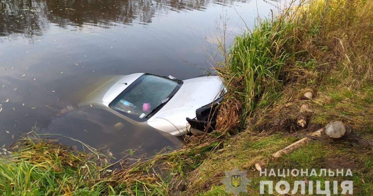 Розшукували дві доби: чоловіка з пасинком знайшли мертвими в авто на дні річки у Житомирській області