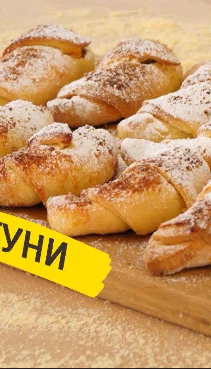Хворост или рогалики: как приготовить греческий десерт с абрикосовым вареньем