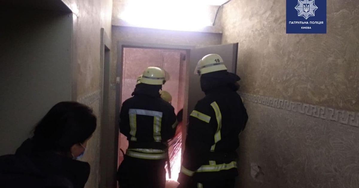 В Киеве отец издевался над 18-летней дочерью, пока мать была в командировке