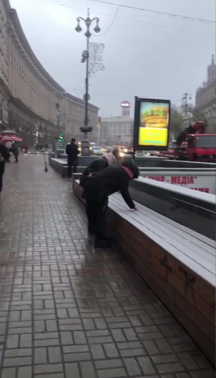 Київ починає замітати снігом