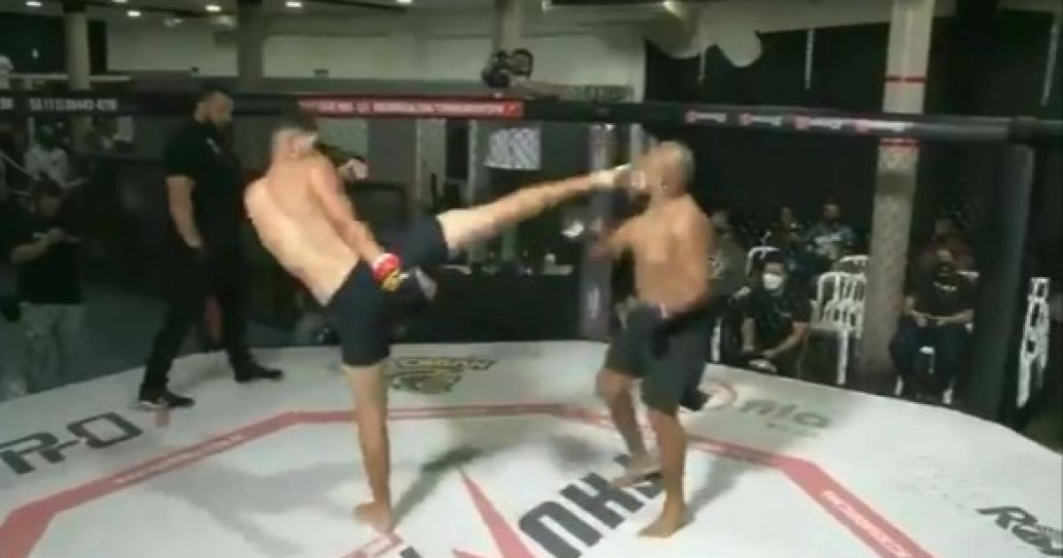 Через помилку судді: боєць MMA тричі за поєдинок побував у нокауті (відео)