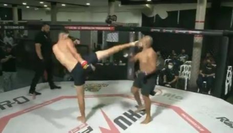 Через помилку судді: боєць MMA тричі за поєдинок побував у нокауті (відео)