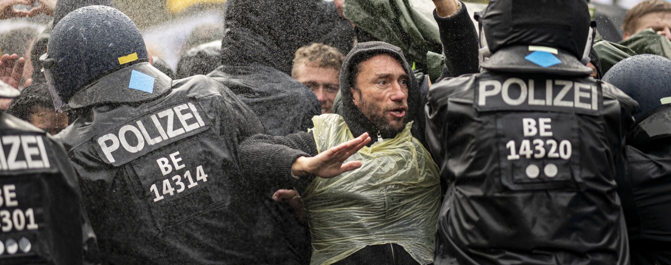 Пандемия коронавируса: в Германии прошли протесты против локдауна