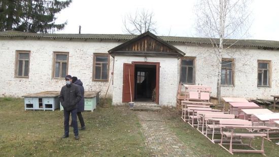 В Черниговской области ученики учатся в здании мастерской, потому что школе не дали газ