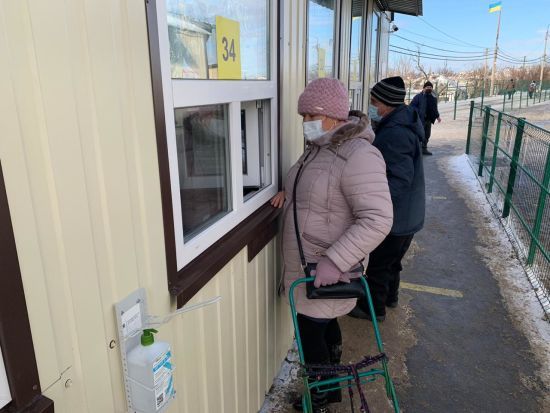 Боевики на Донбассе блокируют работу пяти КПВВ