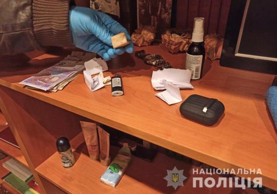 Изготовлял и распространял порно в соцсетях со своим участием: жителя Житомира уличили в растлении несовершеннолетних