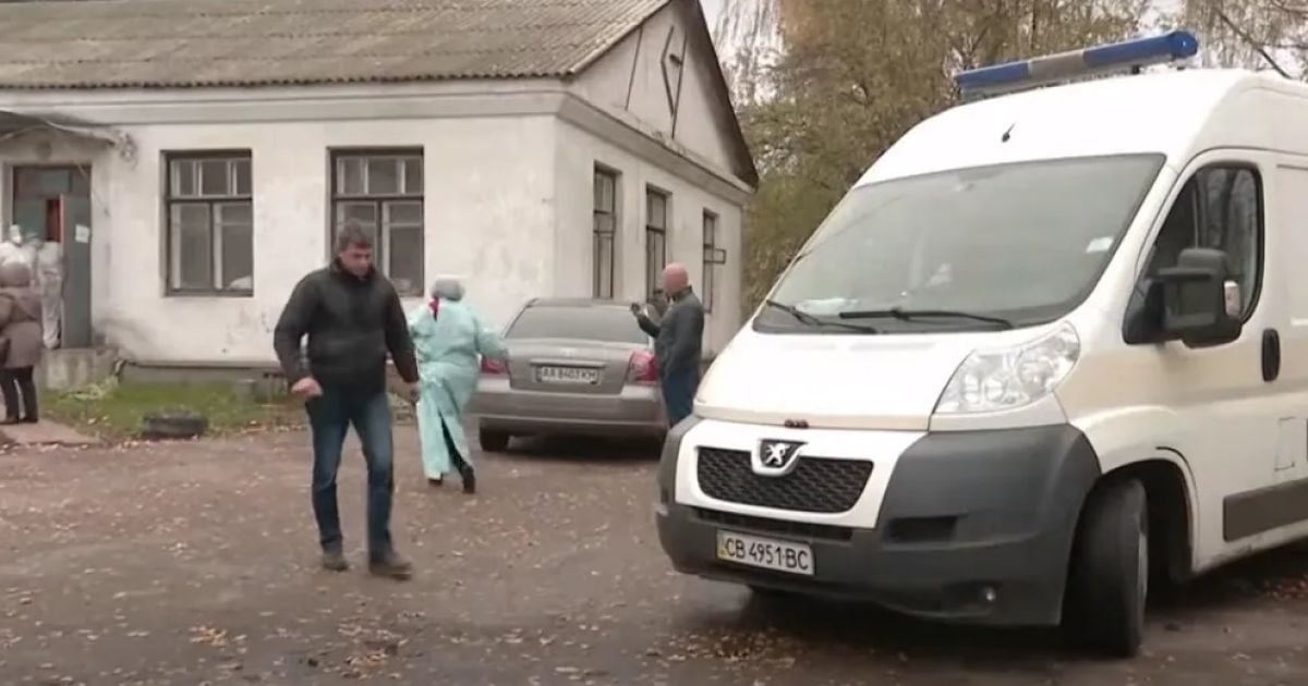 "Постоянно задыхалась, одно легкое не работало": подробности смерти женщины возле больницы в Черниговской области