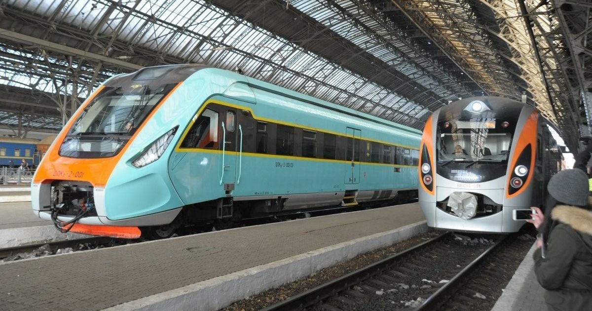 "Укрзалізниця" почала призначати додаткові поїзди на зимові свята