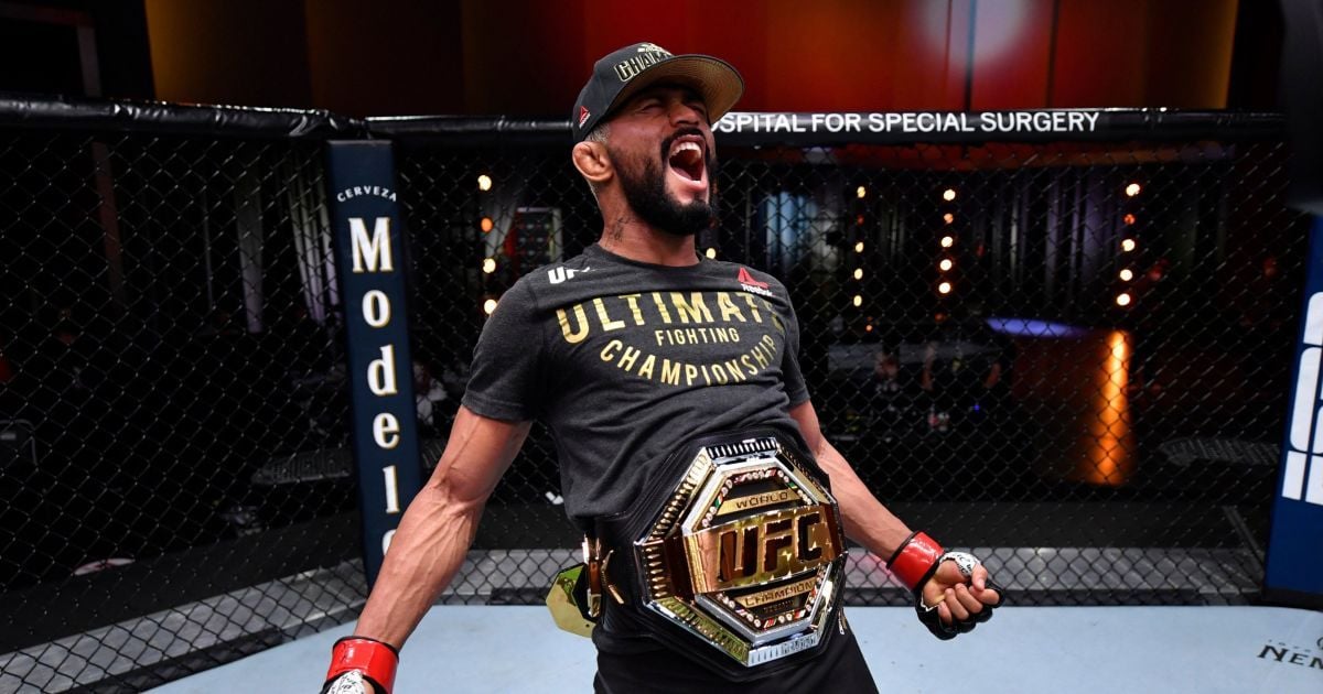 Смертельна "гільйотина": чемпіон UFC безжально переміг суперника в першому раунді (відео)