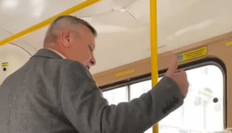 "Зараз я тобі влаштую!": в Одесі чоловік накинувся на українськомовну жінку (відео)