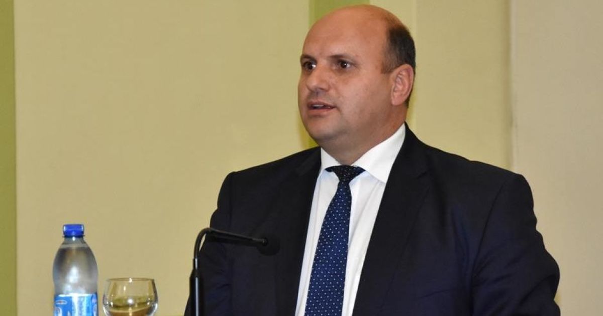 Стало известно о состоянии председателя Черновицкого облсовета, который попал в реанимацию из-за COVID-19