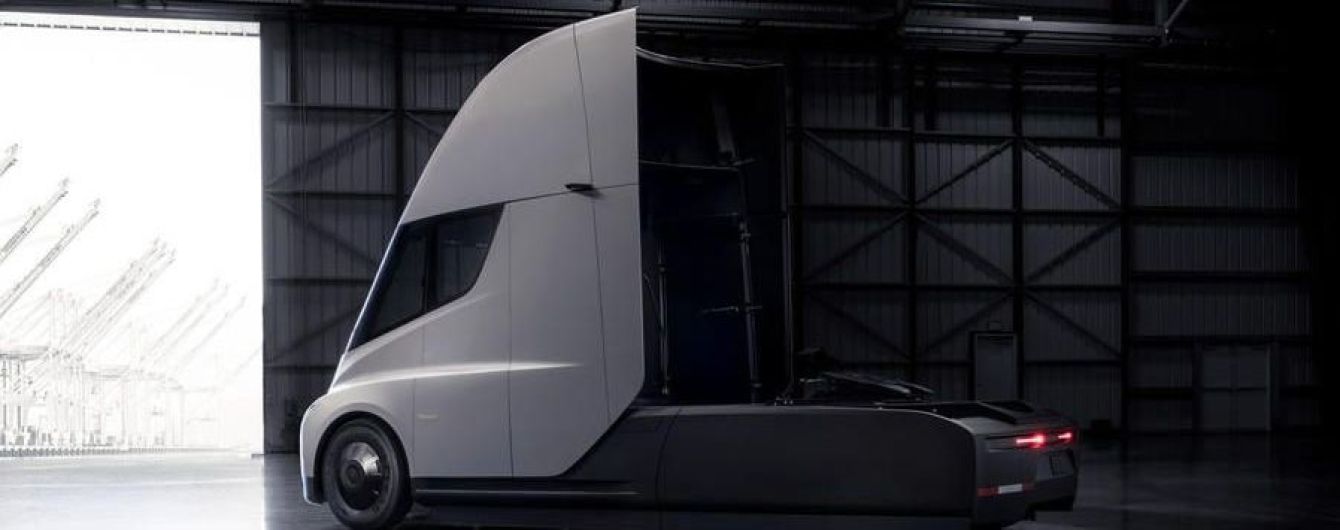 Стали відомі нові подробиці про випуск електричної вантажівки Tesla Semi