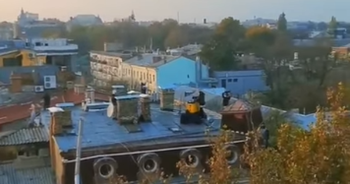 Карантин выходного дня: в Одессе прямо на крыше устраивают дискотеки