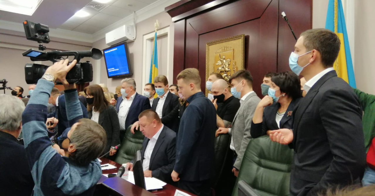 У Київській облраді сталася бійка через депутата з коронавірусом: з'явилося відео