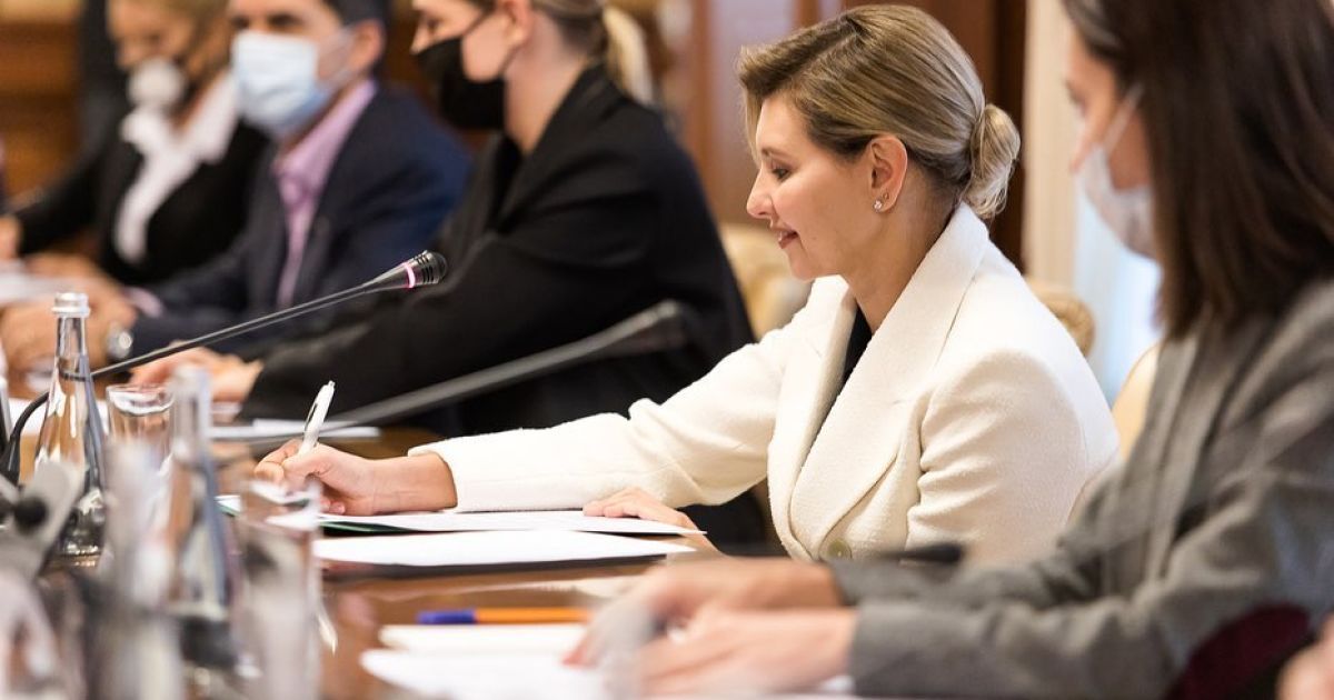 Безбар'єрність: Олена Зеленська ініціювала підписання декларації між великими компаніями
