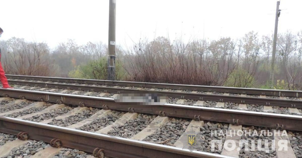 У Харківській області потяг збив чоловіка: затримка руху складає майже 2 години