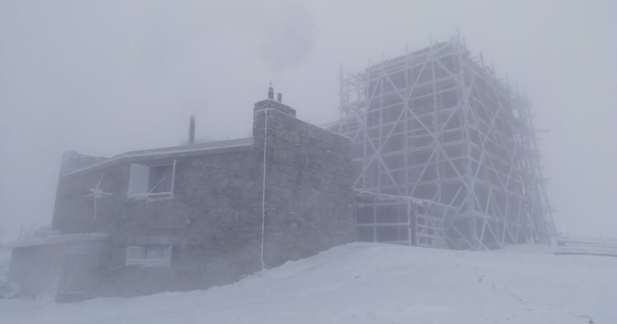 В Карпатах бушует настоящая зима: намело снега и ударил мороз до -10°