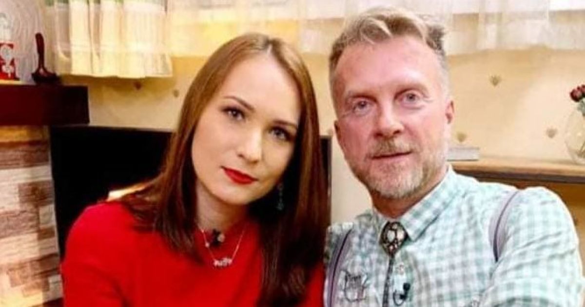 Антін Мухарський з молодою дружиною показали будинок під Києвом