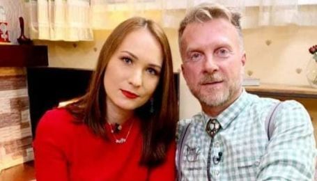 Антін Мухарський з молодою дружиною показали будинок під Києвом