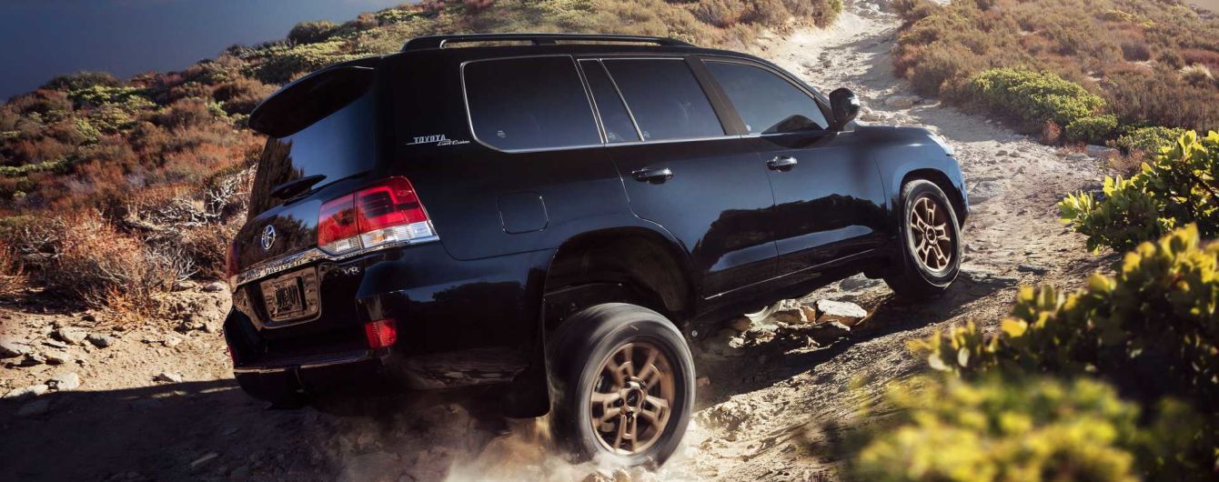 Стала известна дата дебюта обновленной версии культового внедорожника Toyota Land Cruiser