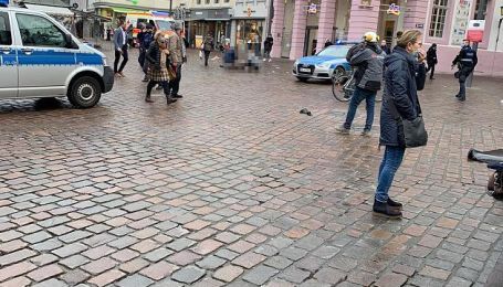 У Німеччині позашляховик на повному ходу чавив людей у пішохідній зоні