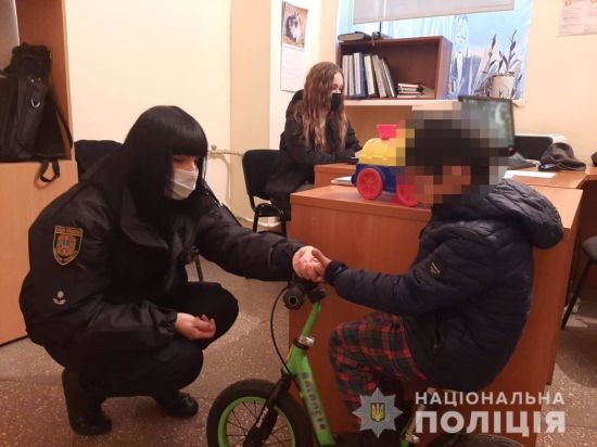 Грався у схованки: в Одесі загубився маленький хлопчик