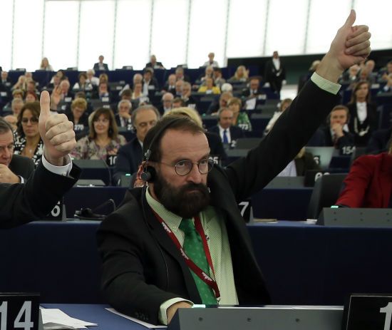 У Брюсселі поліція зупинила секс-оргію в гей-барі: серед учасників були євродепутат та дипломати