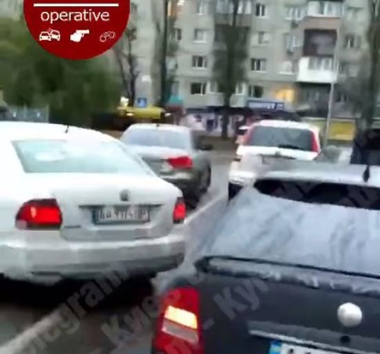 У Києві в масштабній ДТП не розминулись одразу шість машин