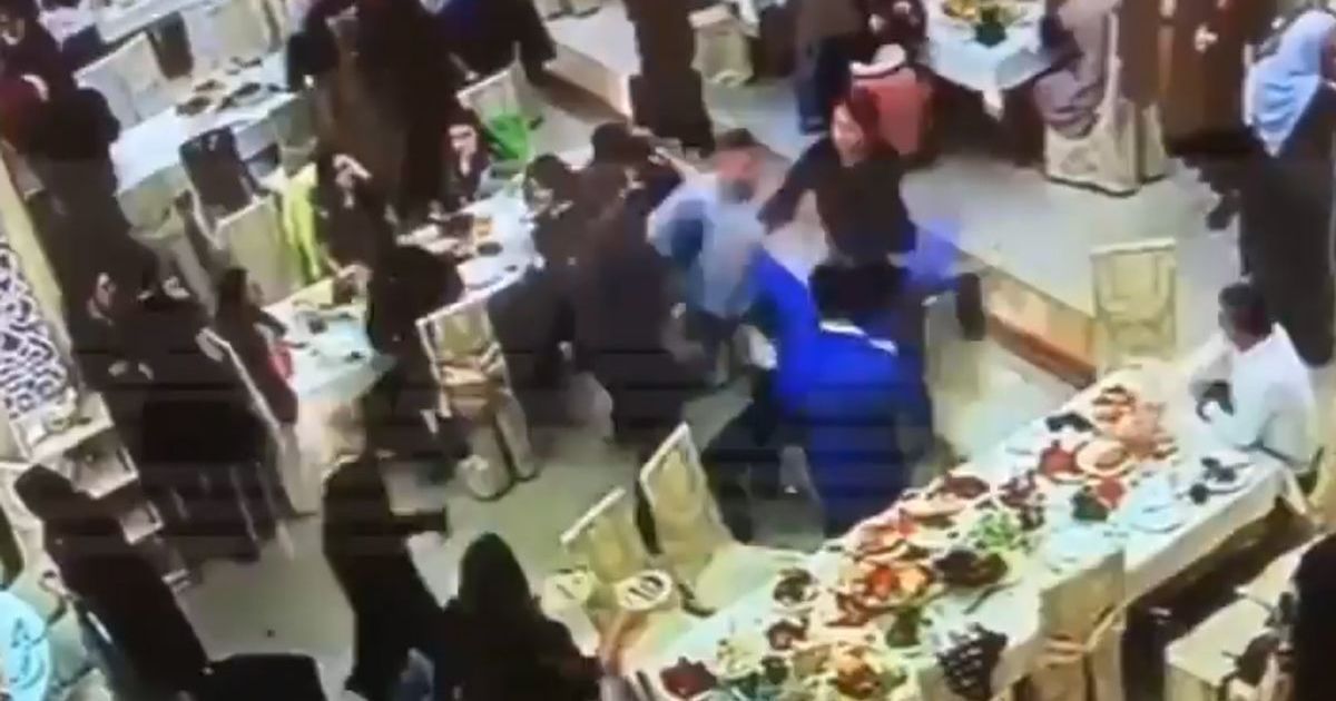 Російський боєць напідпитку влаштував бійку на весіллі: з’явилося відео