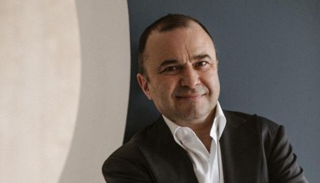 Віктор Павлік показав свою 80-річну маму, на яку дуже схожий