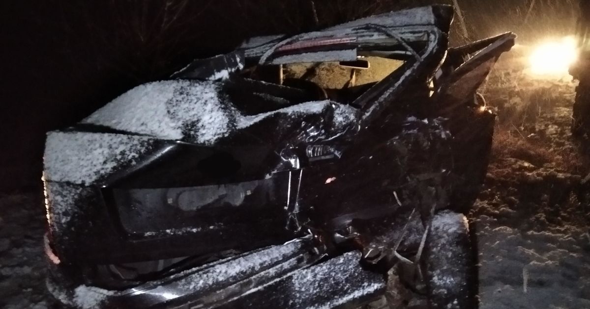 "Вальсували" та злітали в кювети: на українських дорогах через ожеледицю сталася низка ДТП